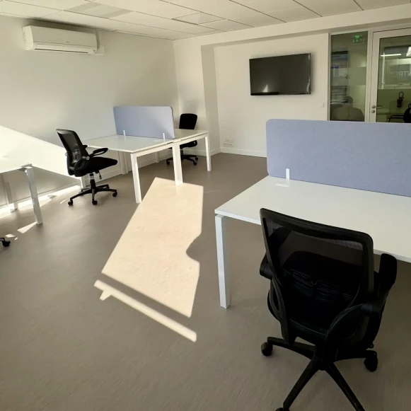 Bureau privé 25 m² 5 postes Location bureau Avenue de Malakoff Paris 75016 - photo 1
