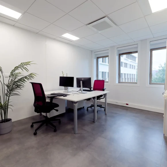 Bureau privé 15 m² 3 postes Coworking Avenue du Général de Gaulle Créteil 94000 - photo 1