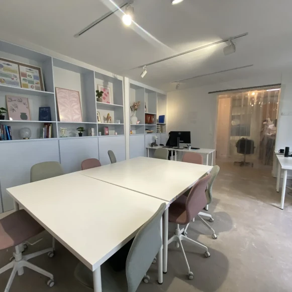 Bureau privé 35 m² 8 postes Coworking Rue des Filles du Calvaire Paris 75003 - photo 3