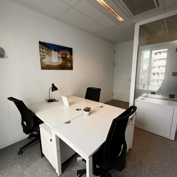 Bureau privé 12 m² 3 postes Coworking Mail Pablo Picasso Nantes 44000 - photo 1