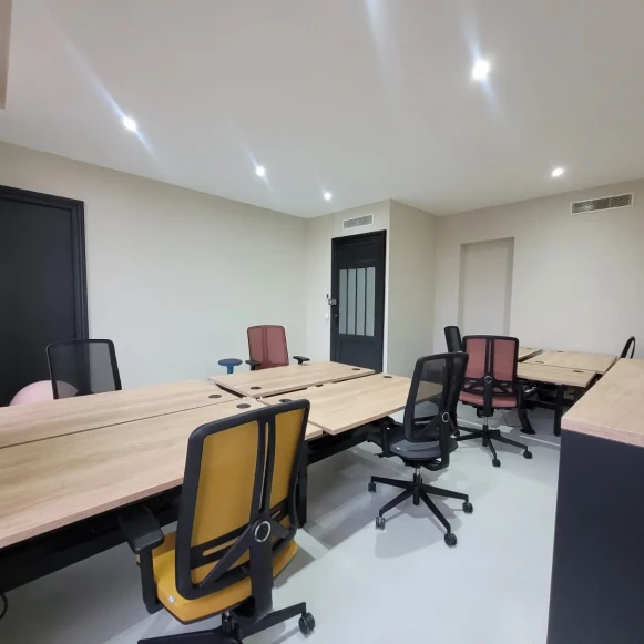 Bureau privé 27 m² 7 postes Coworking Rue Vital Carles Bordeaux 33000 - photo 3