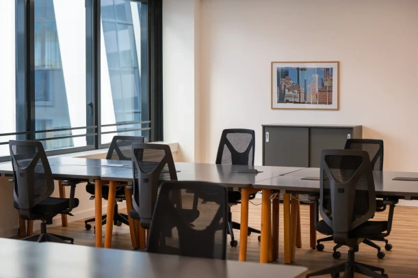 Bureau privé - 06200 - 8 postes - 5852€