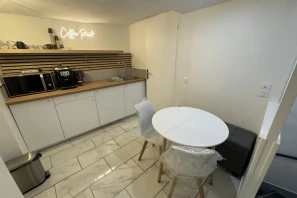 Espace indépendant - 75010 - 8 postes - 4600€