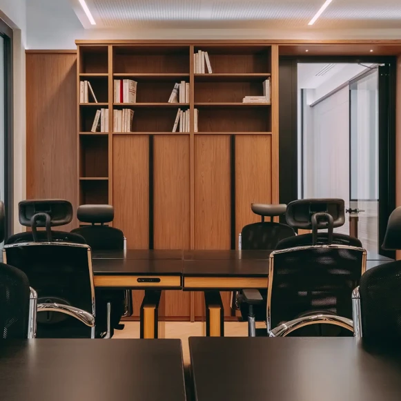 Bureau privé 12 m² 2 postes Coworking Avenue de Messine Paris 75008 - photo 2