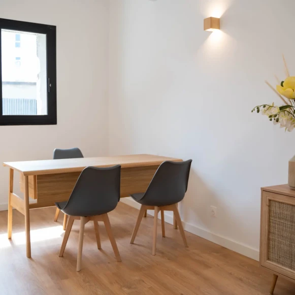 Bureau privé 18 m² 3 postes Location bureau Route d'Agde Toulouse 31500 - photo 1