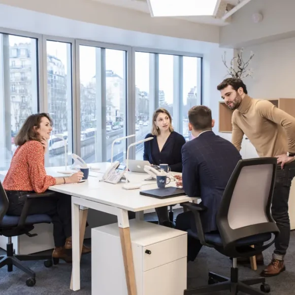 Bureau privé 26 m² 8 postes Coworking Avenue du Maine Paris 75015 - photo 1