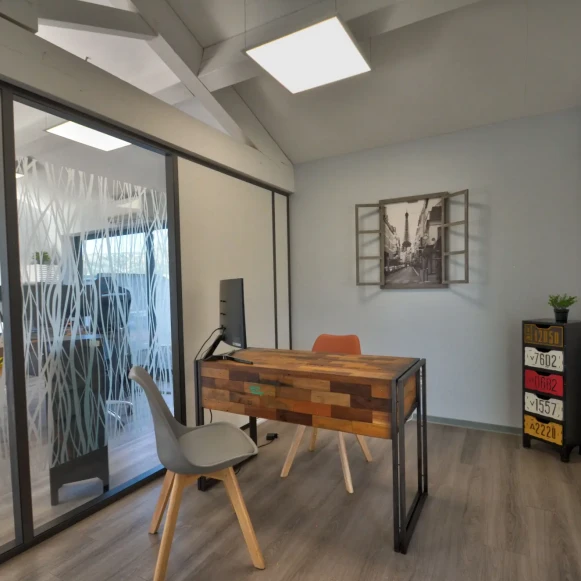 Bureau privé 10 m² 1 poste Location bureau Route de Gémenos Aubagne 13400 - photo 1