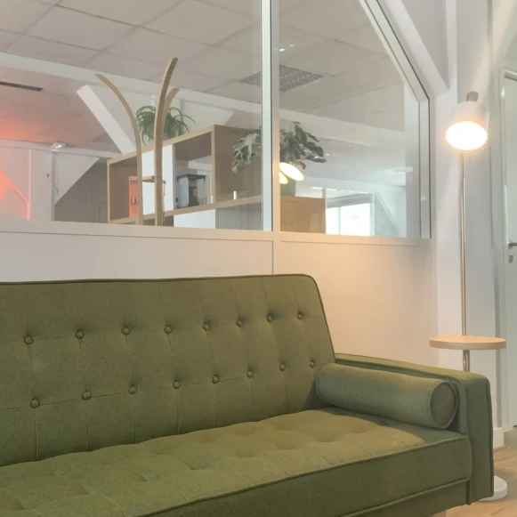 Bureau privé 10 m² 2 postes Location bureau Rue Chanzy Paris 75011 - photo 3