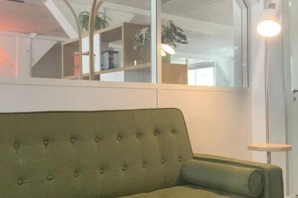 Bureau privé - 75011 - 2 postes - 720€