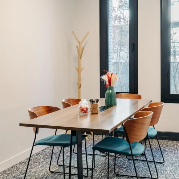 Bureau privé 25 m² 8 postes Coworking Place Martin Levasseur Saint-Ouen-sur-Seine 93400 - photo 4
