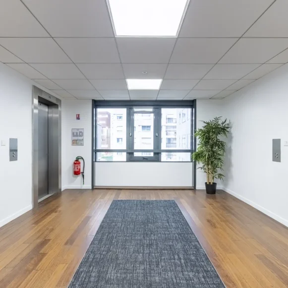 Bureau privé 359 m² 30 postes Location bureau Quai Gallieni Suresnes 92150 - photo 2