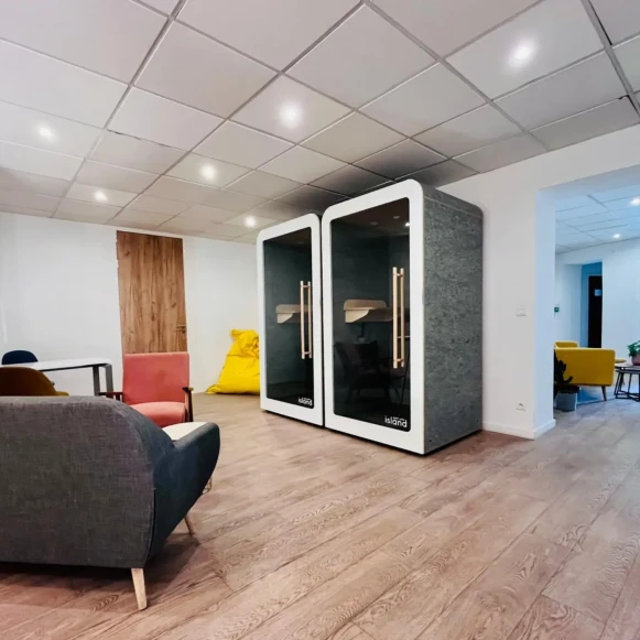 Bureau privé 14 m² 3 postes Coworking Rue de la République Marseille 13001 - photo 4