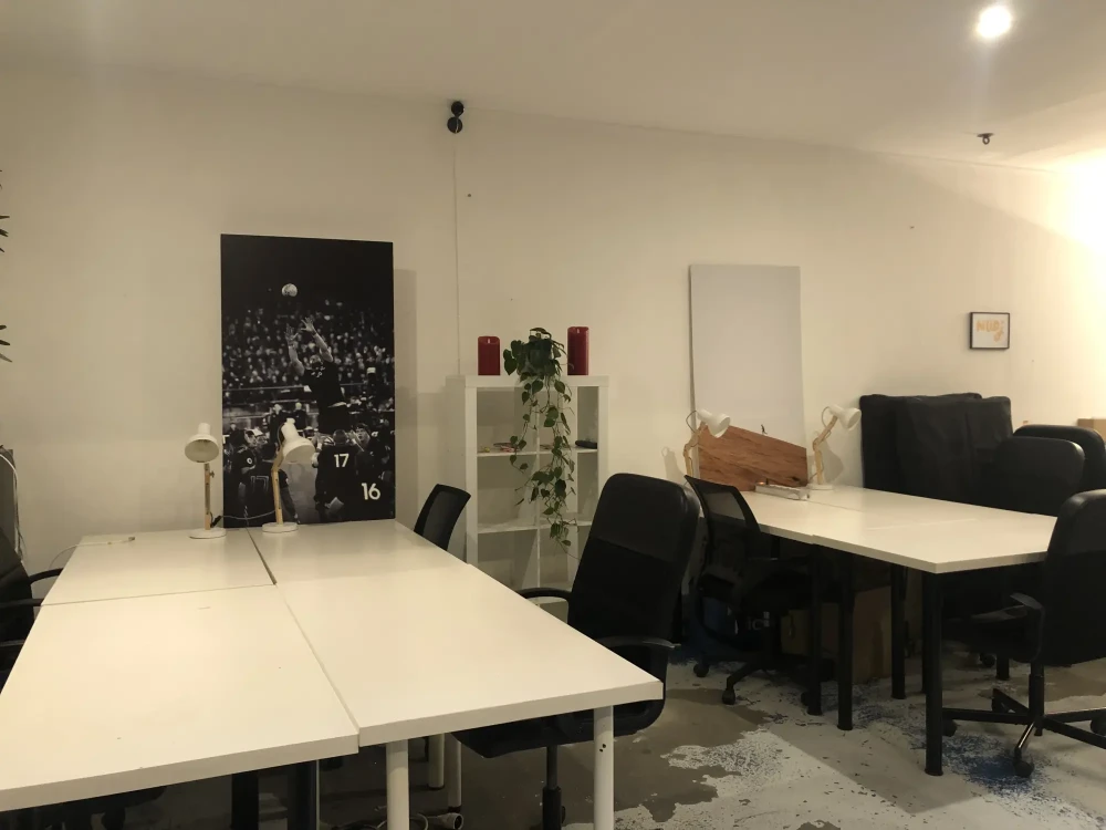 Open Space - 75001 - 4 postes - 450€