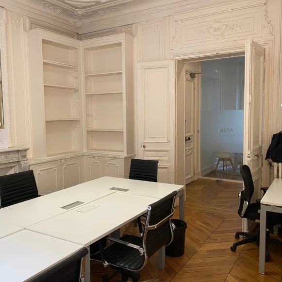 Bureau privé 41 m² 8 postes Coworking Rue de Stockholm Paris 75008 - photo 2