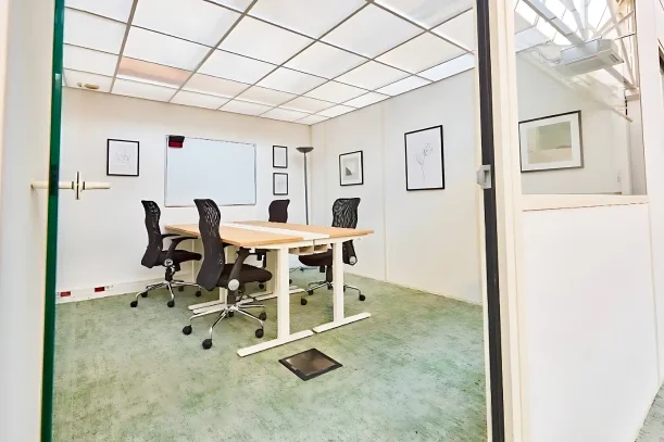 Bureau privé - 75011 - 4 postes - 1700€