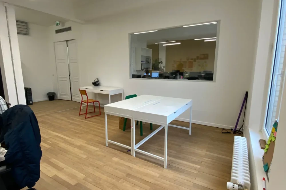 Open Space - 75020 - 5 postes - 350€