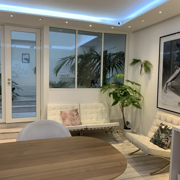 Bureau privé 15 m² 4 postes Coworking Rue de Sévigné Paris 75003 - photo 8
