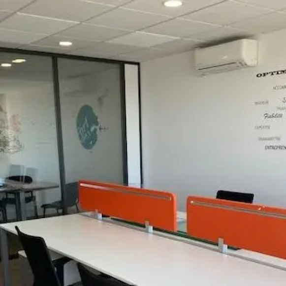 Espace indépendant 78 m² 8 postes Coworking Rue Marcellin Berthelot Aix-en-Provence 13290 - photo 1