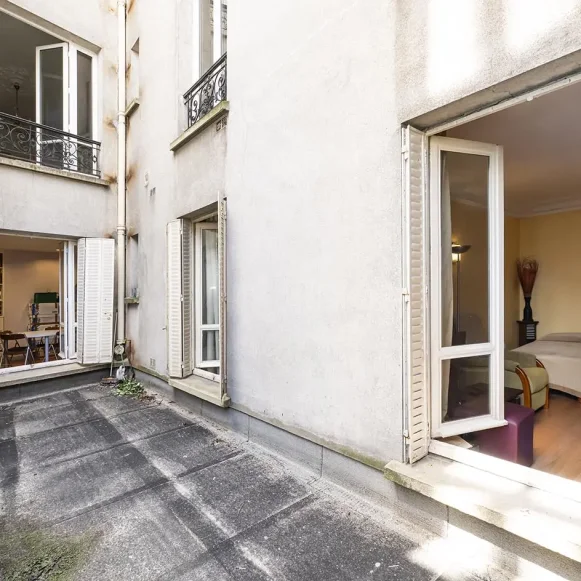 Bureau privé 30 m² 2 postes Location bureau Rue du Four Paris 75006 - photo 1