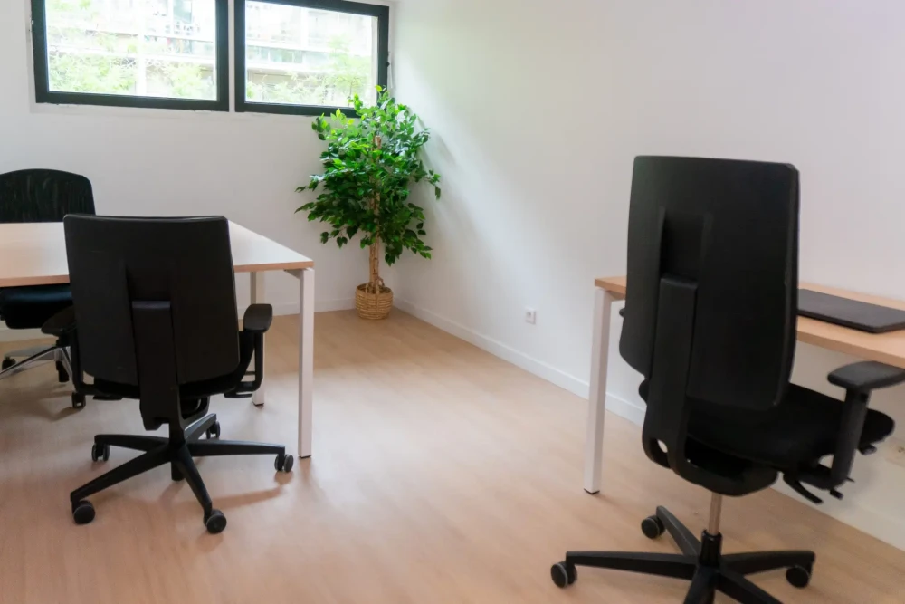 Bureau privé - 75012 - 5 postes - 1300€