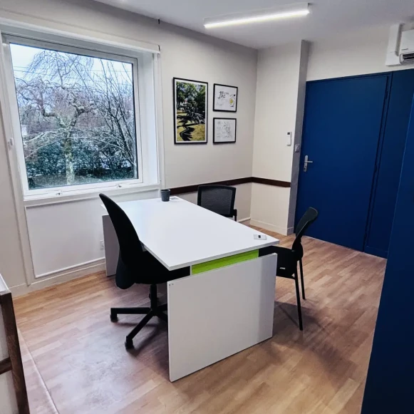 Bureau privé 13 m² 3 postes Location bureau Impasse Ampère La Roche-sur-Yon 85000 - photo 4