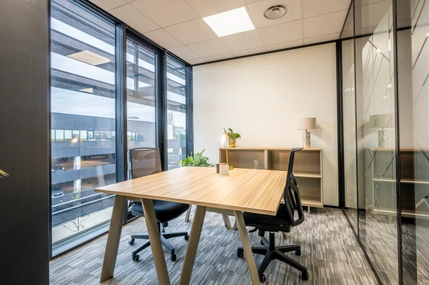 Bureau privé - 33700 - 2 postes - 926€