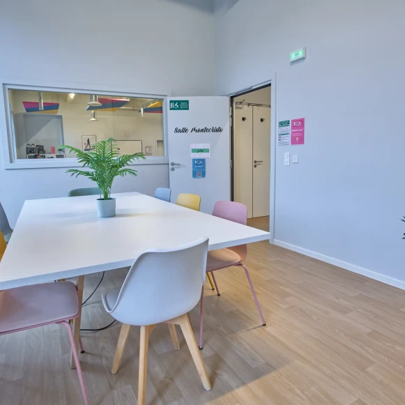 Bureau privé 20 m² 9 postes Coworking Cour des Cigarières Strasbourg 67000 - photo 9