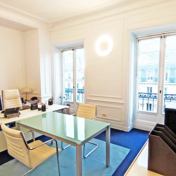 Bureau privé 20 m² 3 postes Coworking Avenue de l'Opéra Paris 75001 - photo 1