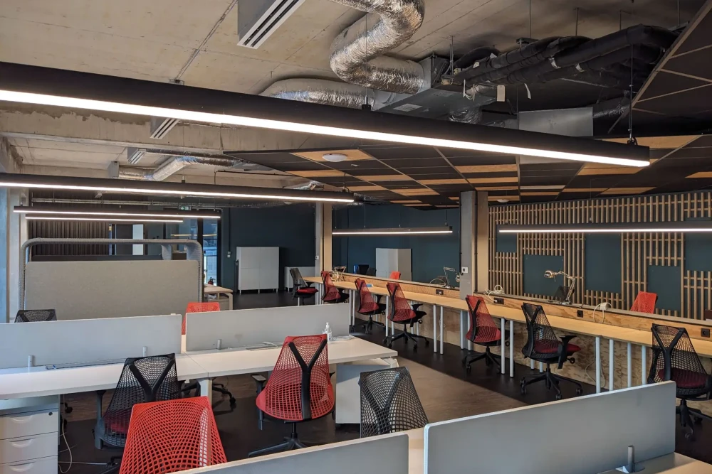 Open Space - 44200 - 32 postes - 350€