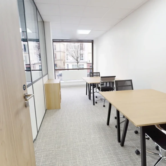 Bureau privé 14 m² 4 postes Coworking Rue Royale Saint-Cloud 92210 - photo 1