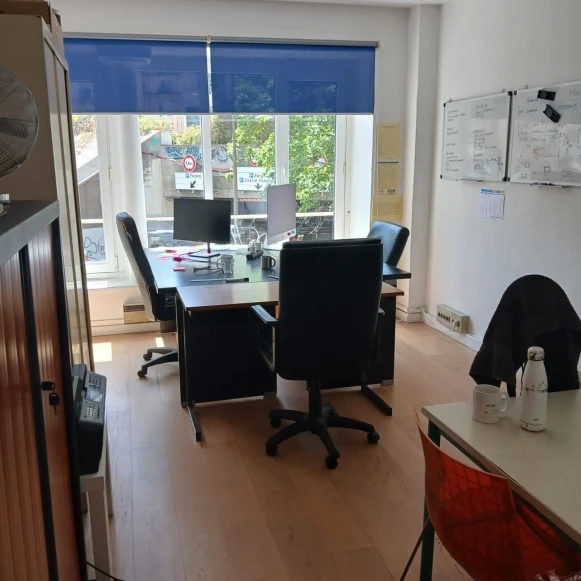 Bureau privé 22 m² 3 postes Location bureau Rue de Turbigo Paris 75001 - photo 1