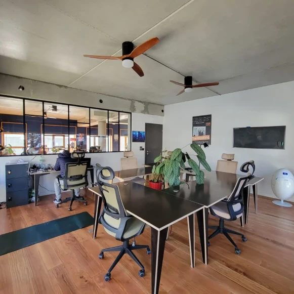 Bureau privé 33 m² 6 postes Coworking Rue Lénine Ivry-sur-Seine 94200 - photo 2