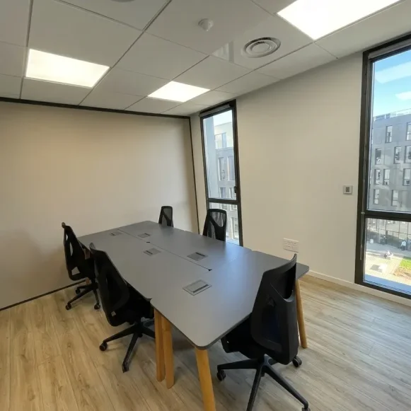 Bureau privé 15 m² 4 postes Coworking Rue de l'Épine Villeneuve-d'Ascq 59650 - photo 1