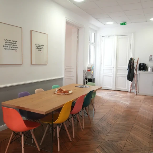 Bureau privé 46 m² 10 postes Location bureau Rue du Général Foy Paris 75008 - photo 4