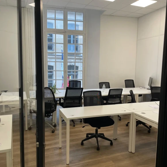 Bureau privé 31 m² 10 postes Location bureau Rue des Francs Bourgeois Paris 75004 - photo 1