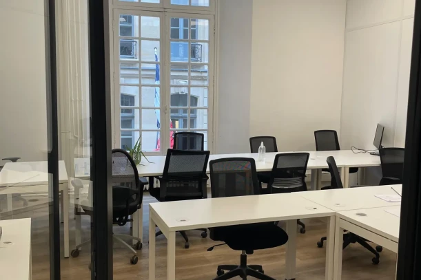 Bureau privé - 75004 - 10 postes - 5000€