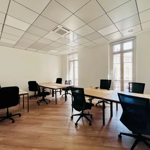 Bureau privé 28 m² 8 postes Coworking Rue de la République Marseille 13001 - photo 2