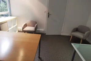 Bureau privé - 75017 - 3 postes - 1270€