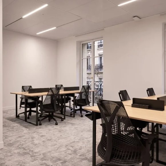 Bureau privé 12 m² 3 postes Coworking Rue du Général Foy Paris 75008 - photo 2