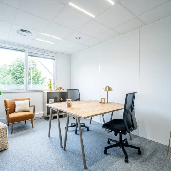 Bureau privé 13 m² 2 postes Location bureau Rue des Courtillons Bruz 35170 - photo 1