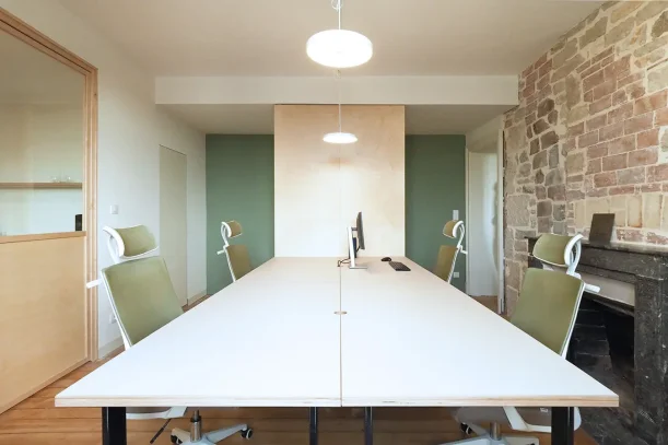 Bureau privé - 25000 - 4 postes - 890€