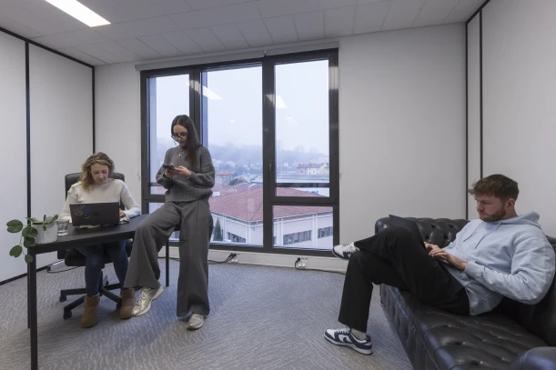 Bureau privé - 69009 - 4 postes - 1555€