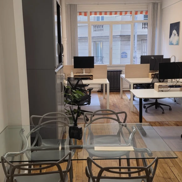 Bureau privé 35 m² 6 postes Location bureau Rue Saint-Marc Paris 75002 - photo 6