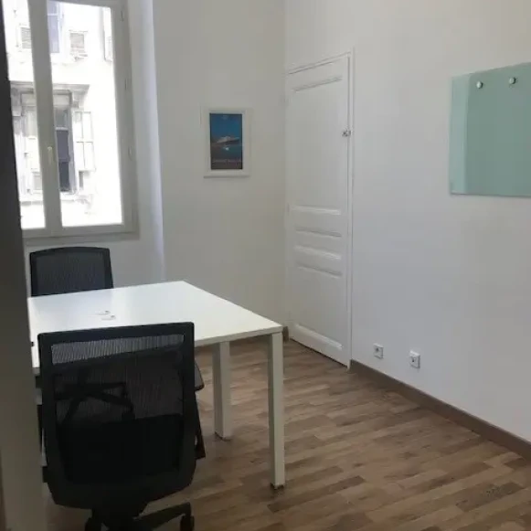 Bureau privé 12 m² 2 postes Location bureau Rue Bailli de Suffren Marseille 13001 - photo 2