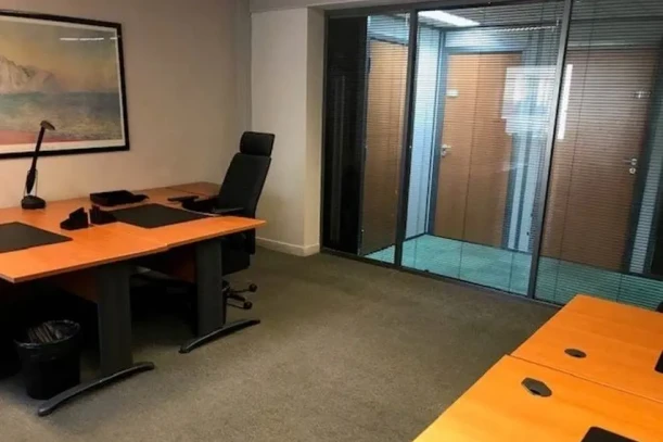 Bureau privé - 92300 - 5 postes - 2400€
