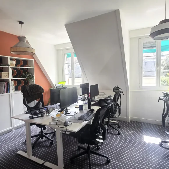 Bureau privé 25 m² 8 postes Location bureau Rue Jean Guéhenno Rennes 35700 - photo 1