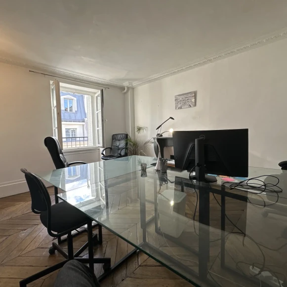 Bureau privé 15 m² 3 postes Location bureau Rue d'Hauteville Paris 75010 - photo 3