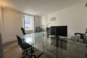 Bureau privé - 75010 - 3 postes - 990€