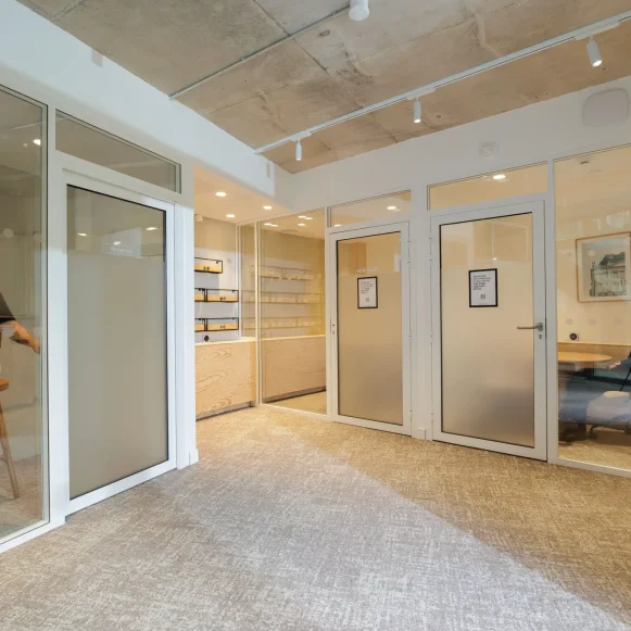 Bureau privé 70 m² 27 postes Coworking Boulevard Godard Bordeaux 33300 - photo 4