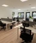 Open Space - 44830 - 8 postes - 210€